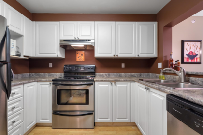 Kitchen Island Photo of 1502 3070 Guildford Way, Coquitlam, BC