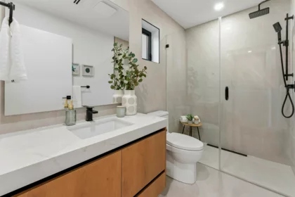 Guest Bathroom Photo of 1 3218 W 38th Avenue, Vancouver, BC