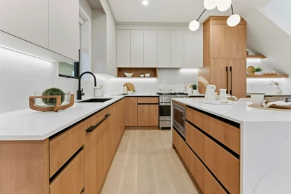 Kitchen Island Photo of 1 3218 W 38th Avenue, Vancouver, BC