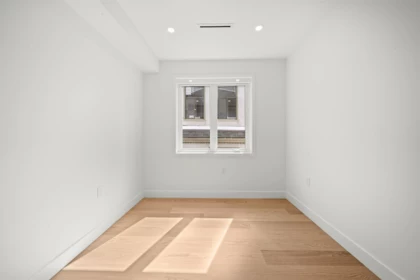 Basement Recreation Room Photo of 1 312 E 40th Avenue, Vancouver, BC