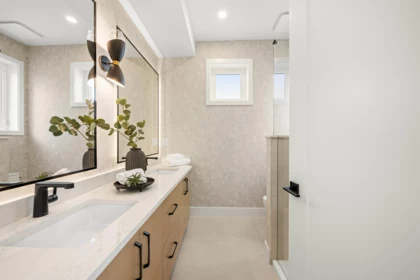 Guest Bathroom Photo of 1 312 E 40th Avenue, Vancouver, BC