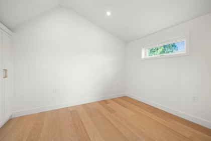 Hallway Photo of 1 312 E 40th Avenue, Vancouver, BC