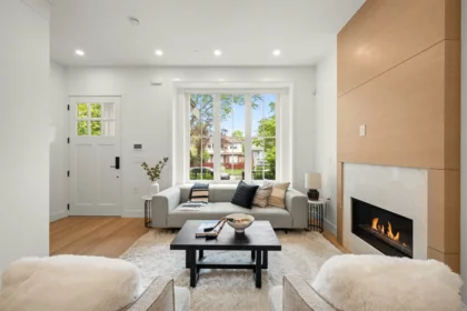 Living Room Photo of 1 312 E 40th Avenue, Vancouver, BC