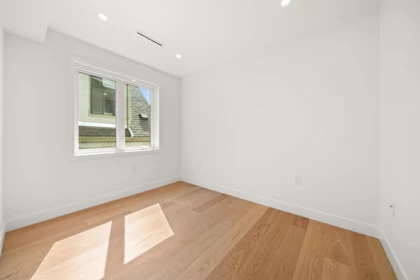 Mudroom Photo of 1 312 E 40th Avenue, Vancouver, BC