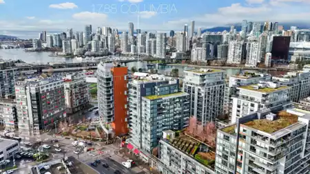 Hot Tub / Spa Photo of 1609 1788 Columbia Street, Vancouver, BC