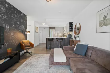 Kitchen Island Photo of 1609 1788 Columbia Street, Vancouver, BC