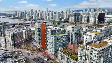 Swimming Pool Photo of 1609 1788 Columbia Street, Vancouver, BC