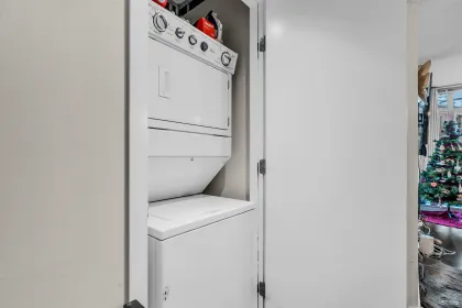 Walk-In Closet Photo of 803 788 Richards Street, Vancouver, BC