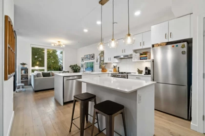 403 2137 Chesterfield Avenue, North Vancouver, BC, North Vancouver — Apartment/Condo for sale