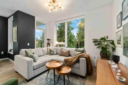 Hot Tub / Spa Photo of 403 2137 Chesterfield Avenue, North Vancouver, BC