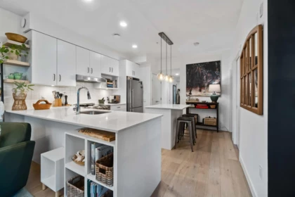 Kitchen Island Photo of 403 2137 Chesterfield Avenue, North Vancouver, BC