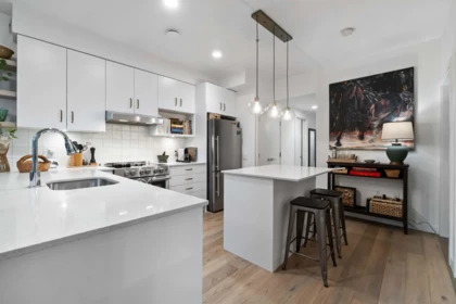 Kitchen Photo of 403 2137 Chesterfield Avenue, North Vancouver, BC