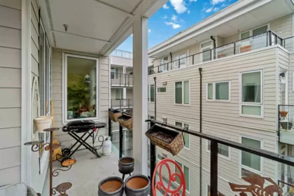 Laundry Room Photo of 403 2137 Chesterfield Avenue, North Vancouver, BC