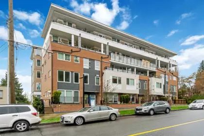 Outdoor Deck Photo of 403 2137 Chesterfield Avenue, North Vancouver, BC