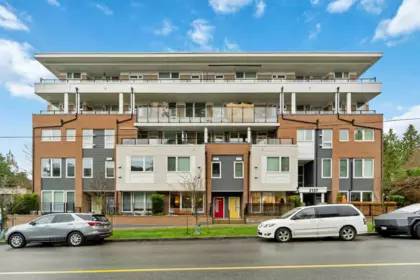 Outdoor Patio Photo of 403 2137 Chesterfield Avenue, North Vancouver, BC