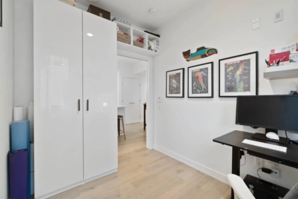 Powder Room Photo of 403 2137 Chesterfield Avenue, North Vancouver, BC