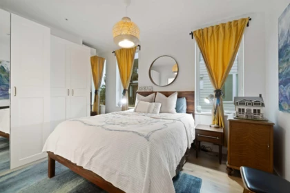 Primary Bedroom Photo of 403 2137 Chesterfield Avenue, North Vancouver, BC