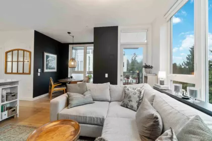 Street View Photo of 403 2137 Chesterfield Avenue, North Vancouver, BC