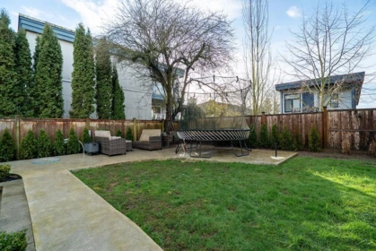 Community Amenities Photo (Clubhouse) of 829 Stevens Street, White Rock, BC