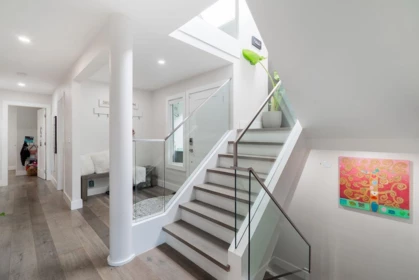 Entry Foyer Photo of 829 Stevens Street, White Rock, BC