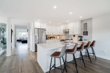 Kitchen Island Photo of 829 Stevens Street, White Rock, BC