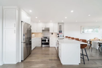 Kitchen Photo of 829 Stevens Street, White Rock, BC