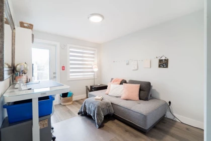 Laundry Room Photo of 829 Stevens Street, White Rock, BC