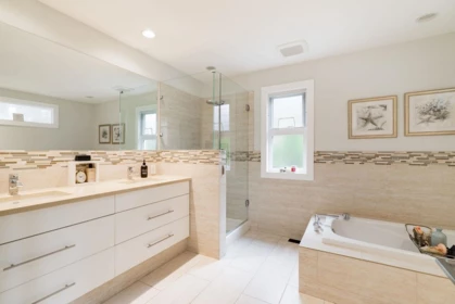 Powder Room Photo of 829 Stevens Street, White Rock, BC