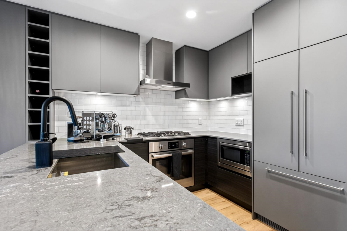 Family Room Photo of 524 55 Klahanie Drive, Port Moody, BC