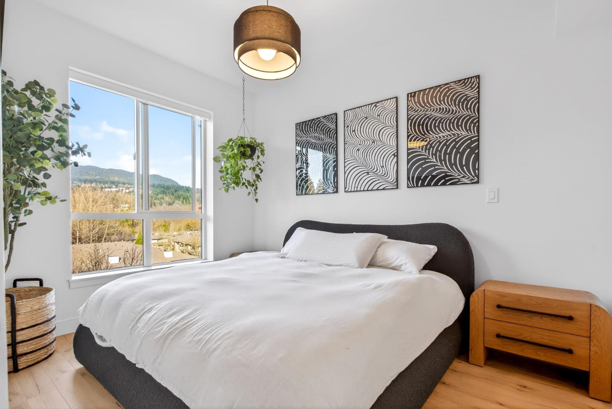 Primary Bathroom Photo of 524 55 Klahanie Drive, Port Moody, BC