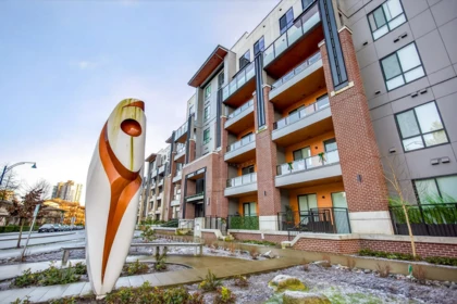 524 55 Klahanie Drive, Port Moody, BC, Port Moody Centre — 2 bed apartment/condo for sale