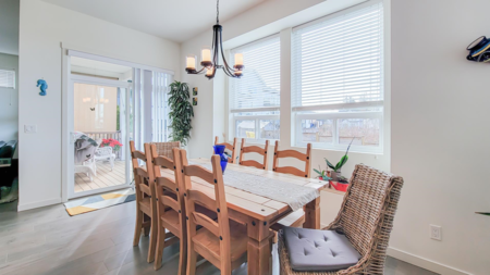 Breakfast Nook Photo of 24670 106 Avenue, Maple Ridge, BC