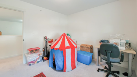 Mudroom Photo of 24670 106 Avenue, Maple Ridge, BC