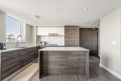Kitchen Island Photo of 1601 6533 Buswell Street, Richmond, BC