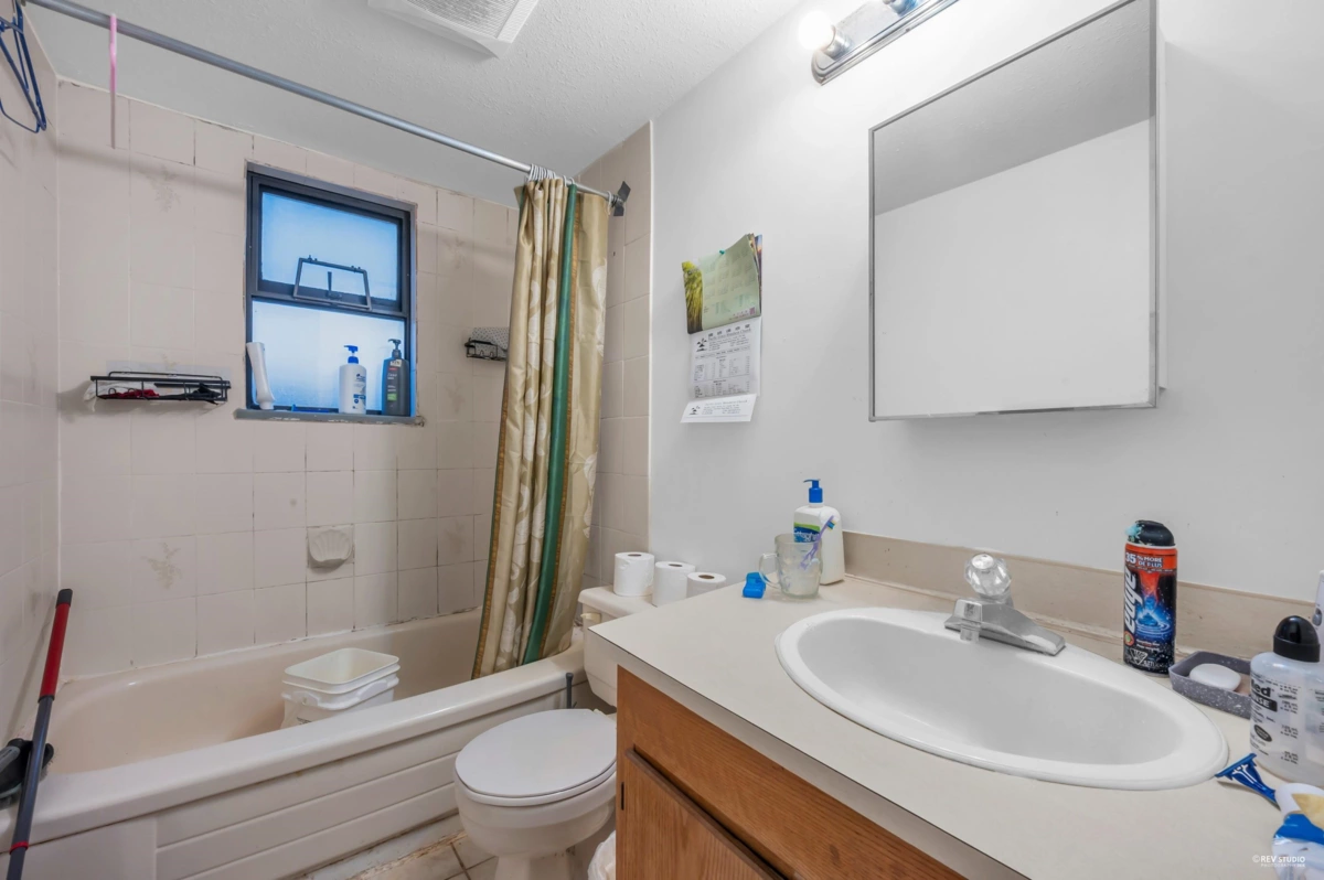 Basement Recreation Room Photo of 3334 Archimedes Street, Vancouver, BC