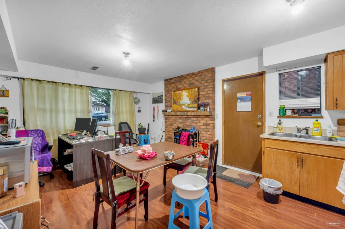 Entry Foyer Photo of 3334 Archimedes Street, Vancouver, BC