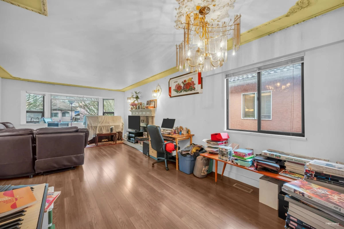 Kitchen Island Photo of 3334 Archimedes Street, Vancouver, BC