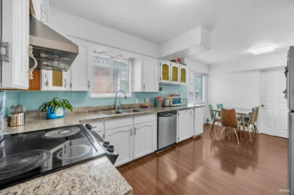 Breakfast Nook Photo of 3334 Archimedes Street, Vancouver, BC