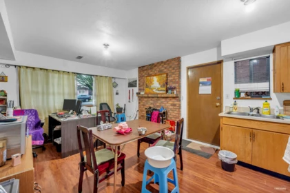 Entry Foyer Photo of 3334 Archimedes Street, Vancouver, BC