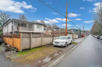 Garden / Landscaping Photo of 3334 Archimedes Street, Vancouver, BC