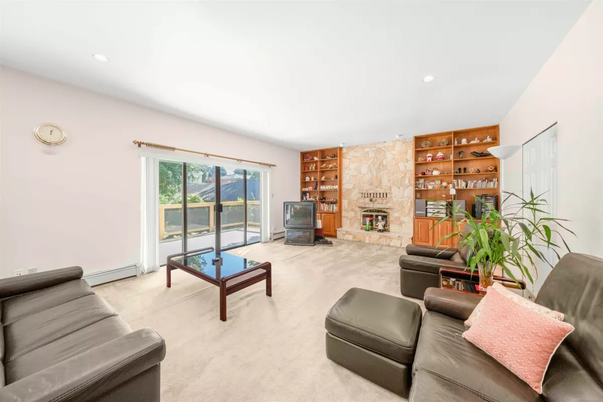 Breakfast Nook Photo of 6668 Selkirk Street, Vancouver, BC