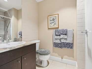Primary Bathroom Photo of 900 9300 University Crescent, Burnaby, BC