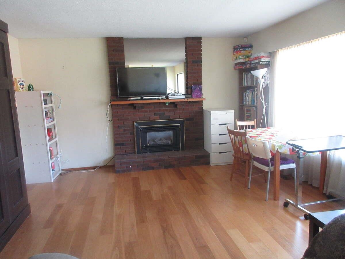 Living Room Photo of 1940 Dublin Street, New Westminster, BC