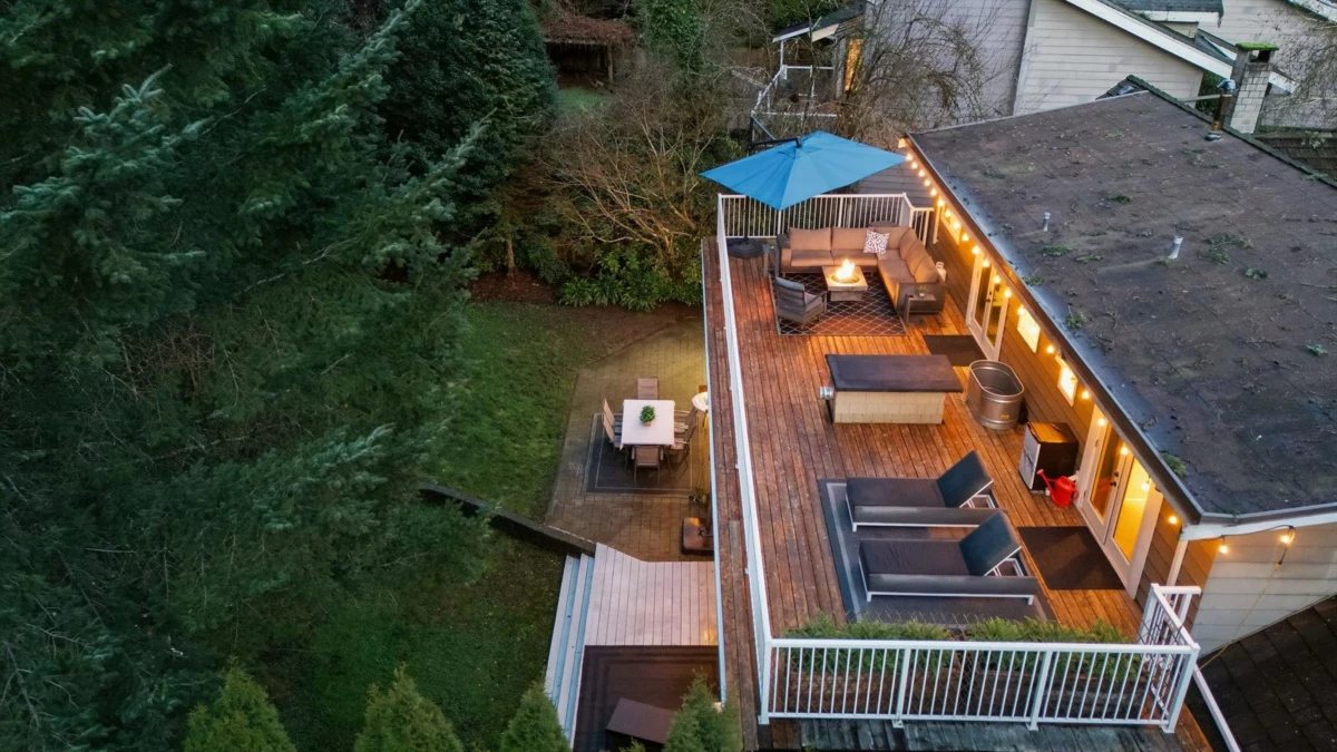 Hallway Photo of 2569 Hyannis Point, North Vancouver, BC