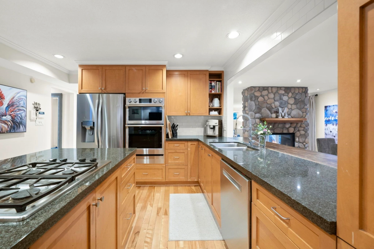 Kitchen Photo of 2569 Hyannis Point, North Vancouver, BC