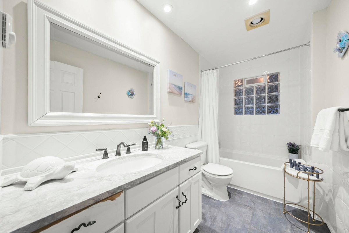 Mudroom Photo of 2569 Hyannis Point, North Vancouver, BC