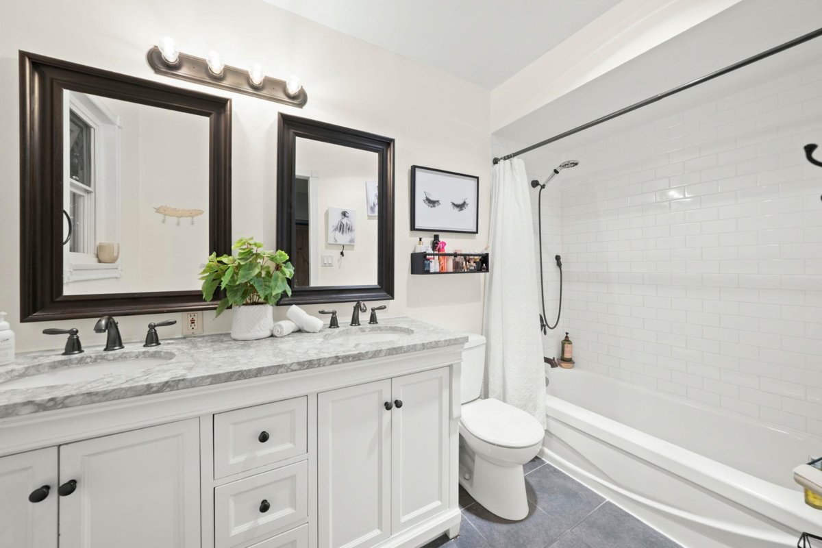 Powder Room Photo of 2569 Hyannis Point, North Vancouver, BC