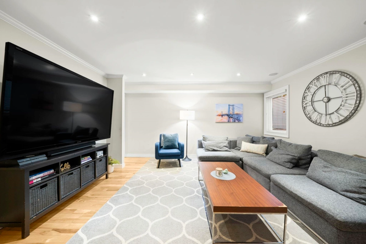 Walk-In Closet Photo of 2569 Hyannis Point, North Vancouver, BC