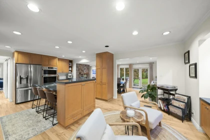 2569 Hyannis Point, North Vancouver, BC