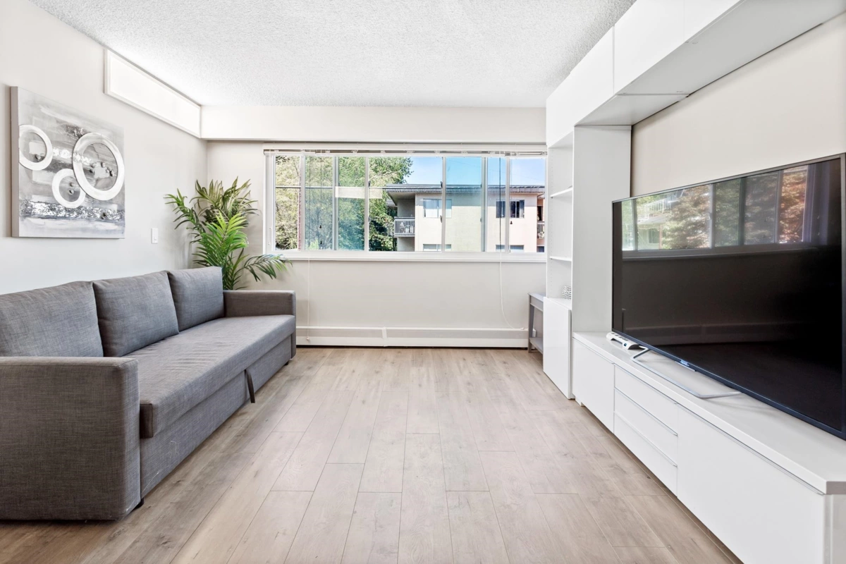 Living Room Photo of 206 1149 W 11th Avenue, Vancouver, BC